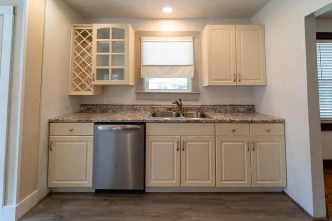 Building Photo - 23 Hope St