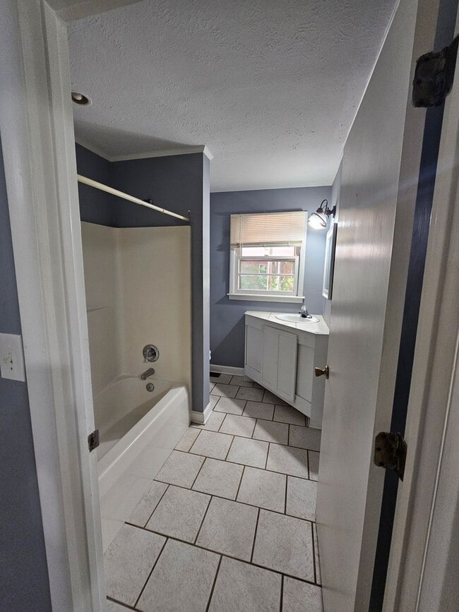 Building Photo - New Listing