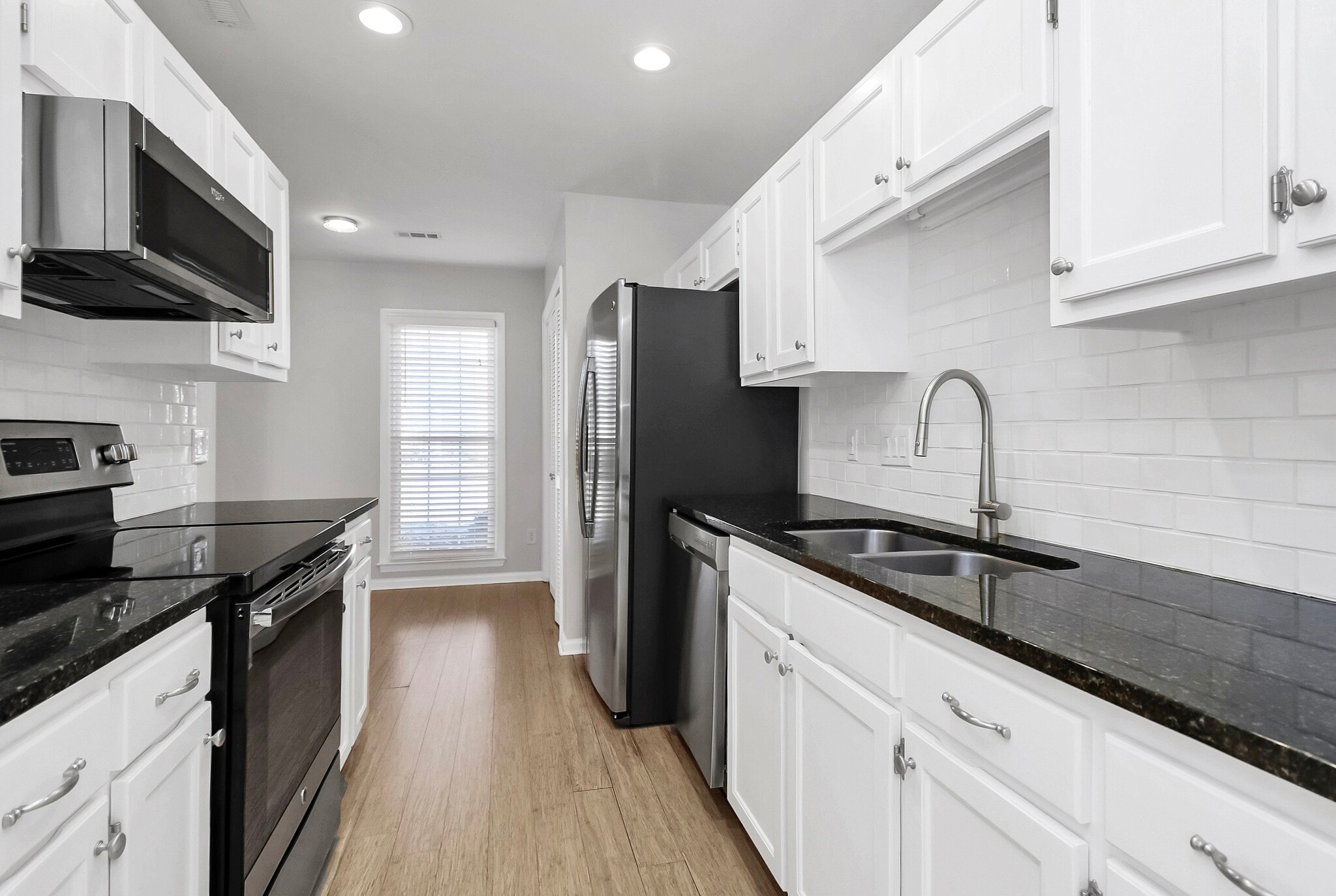 Building Photo - 9459 Kings Falls Dr