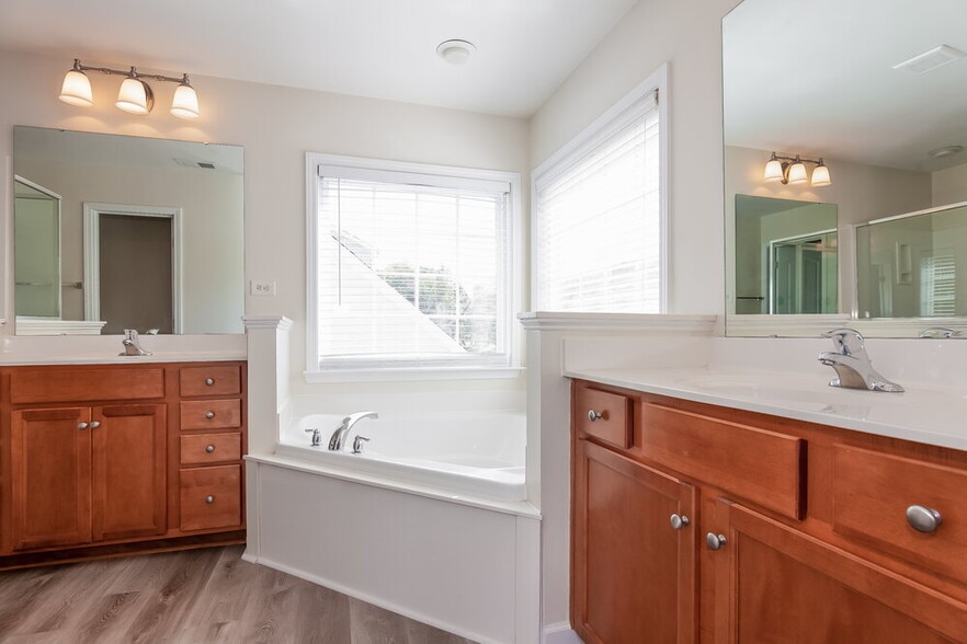 Building Photo - 13944 Mallard Lake Rd