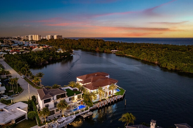 Building Photo - 2934 NE 8th Ave