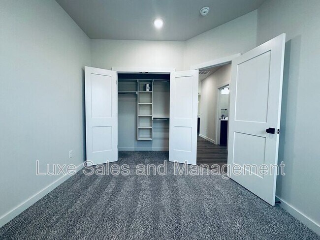 Building Photo - 16305 Villa Valeria Way
