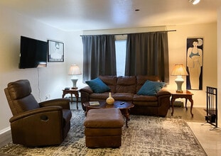 Building Photo - 315 E 12th Ave