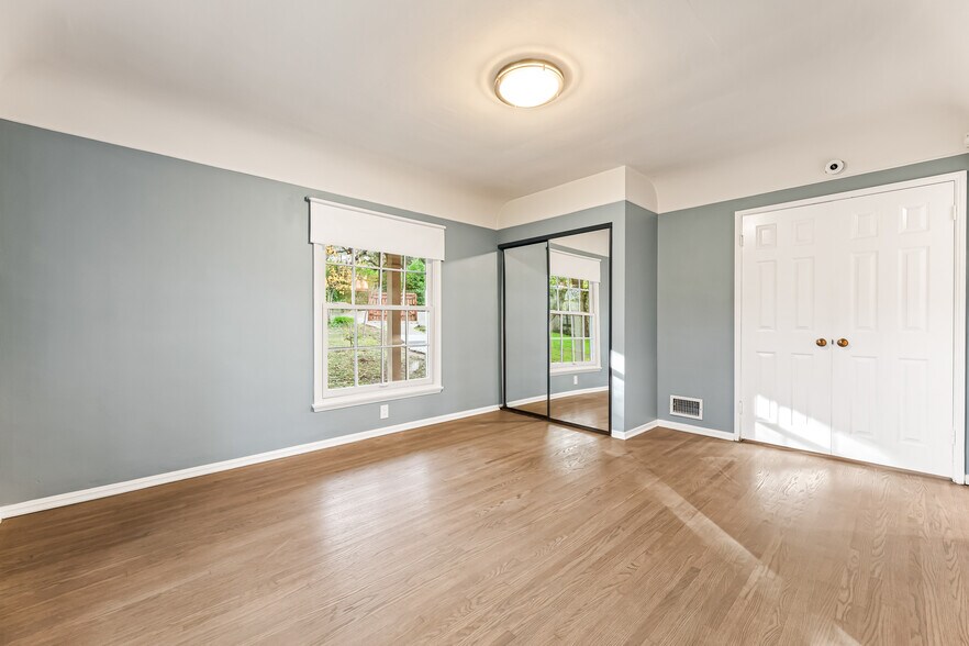 Building Photo - 2450 Hermosita Dr