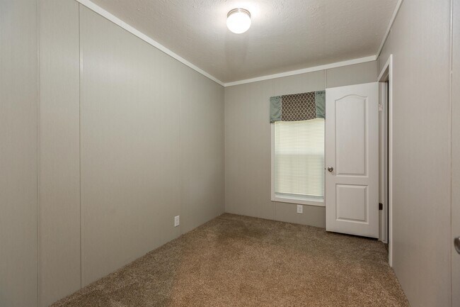 Building Photo - 120 Nancy Ln