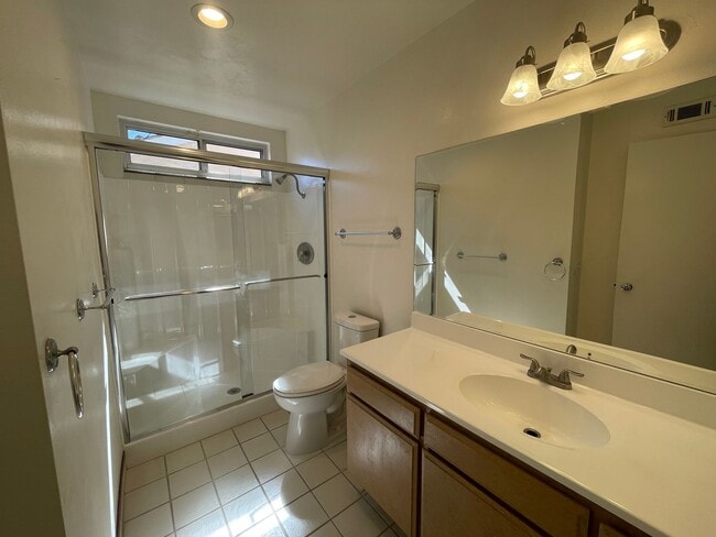 Building Photo - Recently Remodeled 4 Bedroom 2 Bath Single...