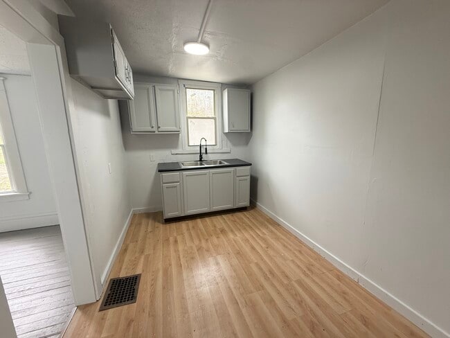 Building Photo - 422 Prospect St