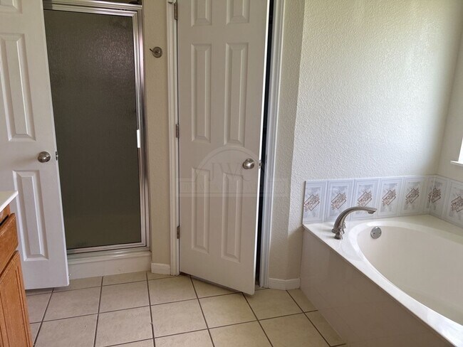 Building Photo - 6109 Lolly Loop