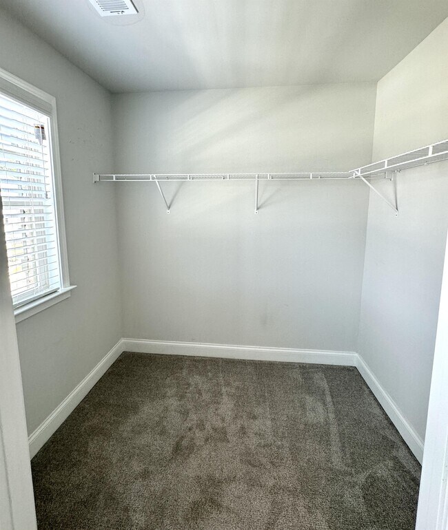 Building Photo - 588 Amarante Cir