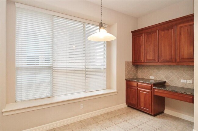 Building Photo - 11608 Spicewood Pkwy