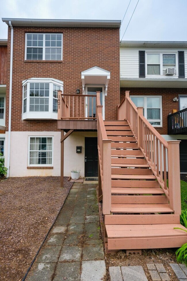 Building Photo - 1421 E Caracas Ave