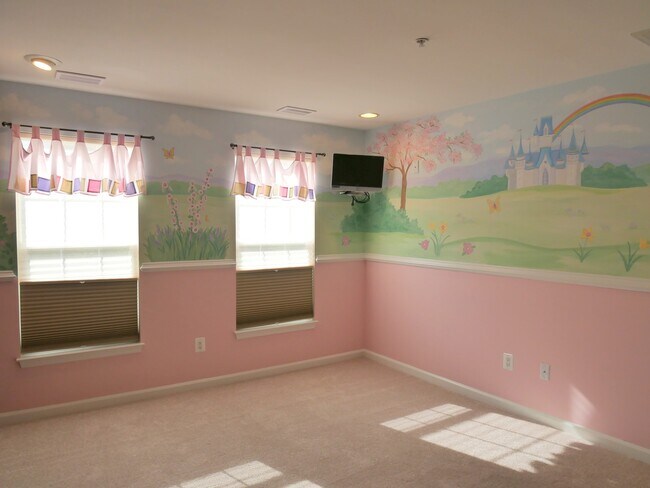 Building Photo - Gorgeous Former Model 4 Bed 2.5 Bath Townh...