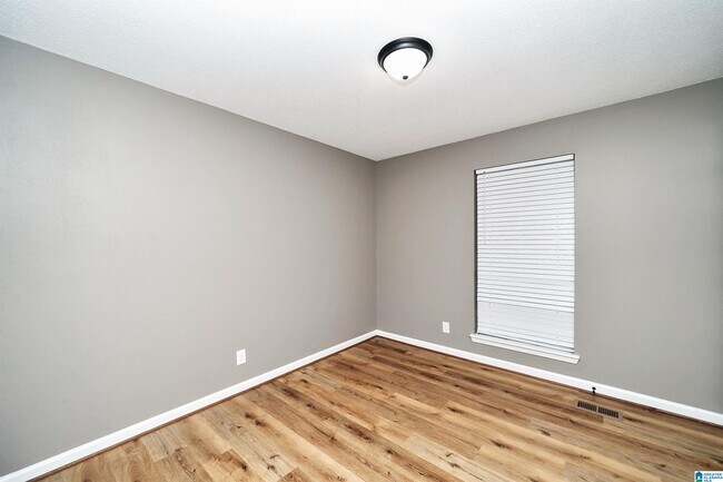 Building Photo - 18 Polaris Cir