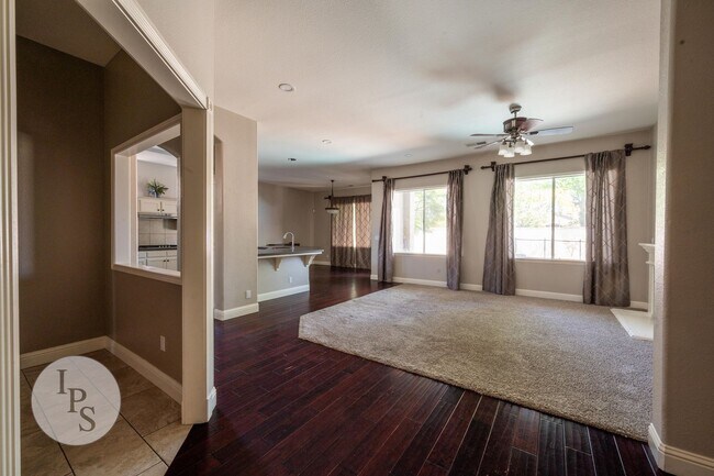 Building Photo - Charming 4BR/2BA Home in the Heart of Clov...
