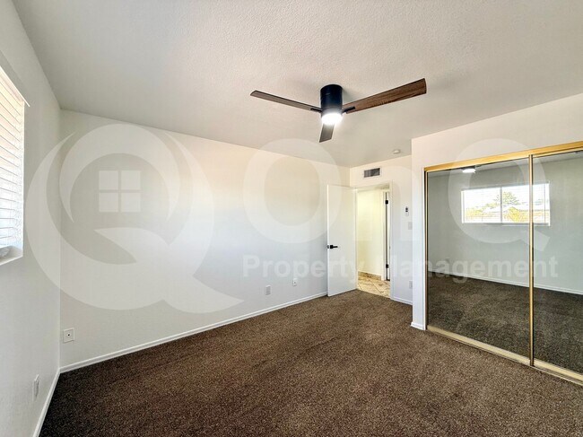 Building Photo - 3006 S Dromedary Dr