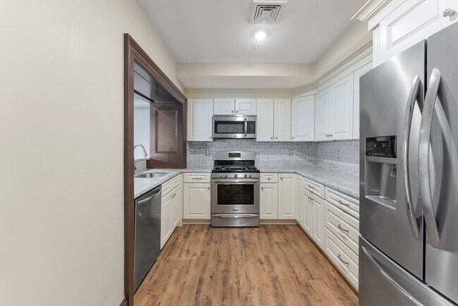 Building Photo - 6 Main St Ext