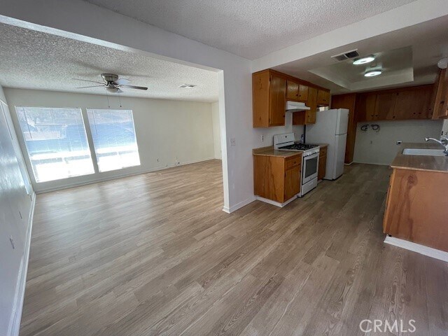 Building Photo - 876 W Whittier Ave