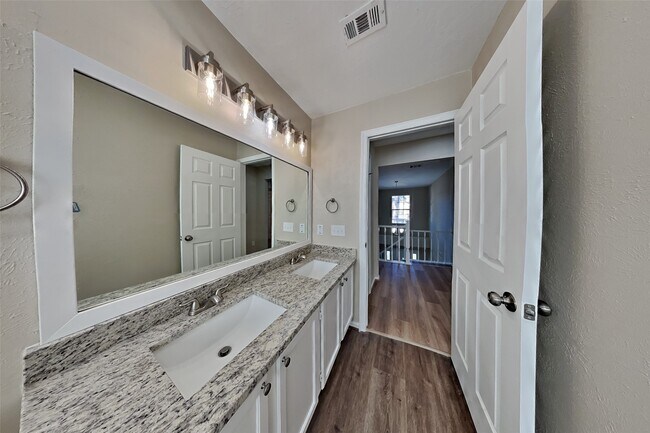 Building Photo - 16923 Poplar Hill St