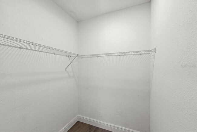 Building Photo - 1087 Swan St