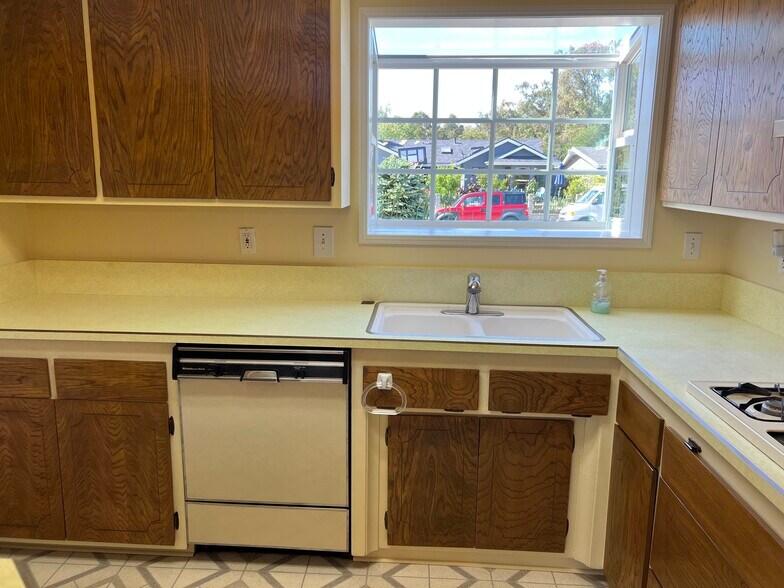 Building Photo - 7548 Newport Dr