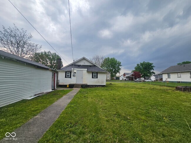 Building Photo - 1310 E 5th St