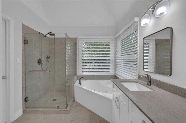 Building Photo - 235 Ashebourne Trail