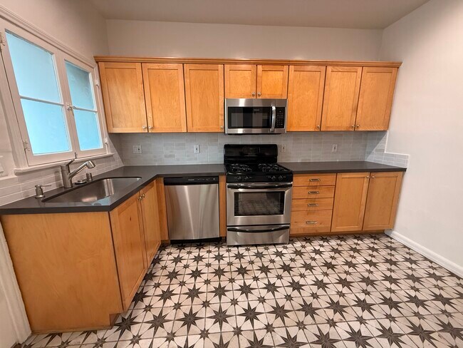 Kitchen - 1439 S Holt Ave