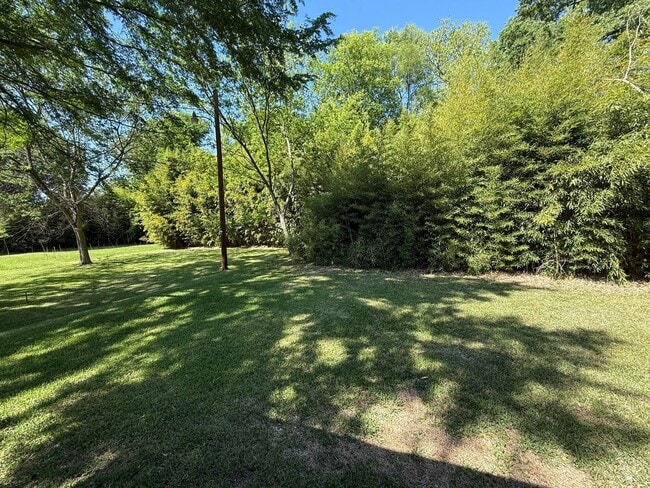 Building Photo - 3 Bedroom 1 Bath Home With Large Front Porch