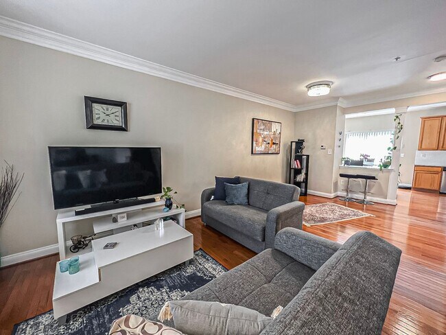 Building Photo - Lovely Tri-Level 3 Bedroom 2 Bathroom And ...