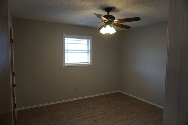 Building Photo - 3/2/2 07/14 Move In