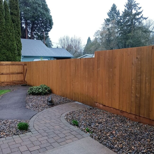 Building Photo - Outstanding Keizer Duplex is Ready For You!