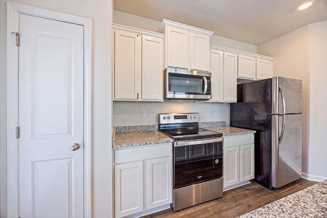 Building Photo - 5438 Thrasher Ln