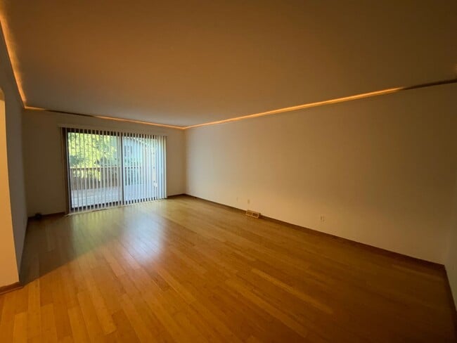 Building Photo - 201- 203 Briarcrest Ct