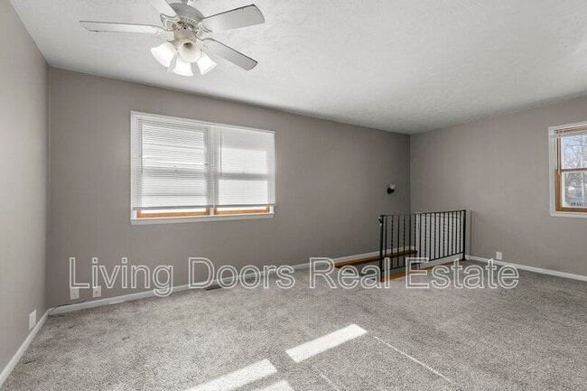 Building Photo - 348 S 5th St