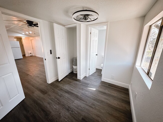 Building Photo - Remodeled Lakefront 2 Bedroom 2 Bath mobil...