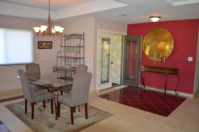 Building Photo - 2288 Oakcrest Dr