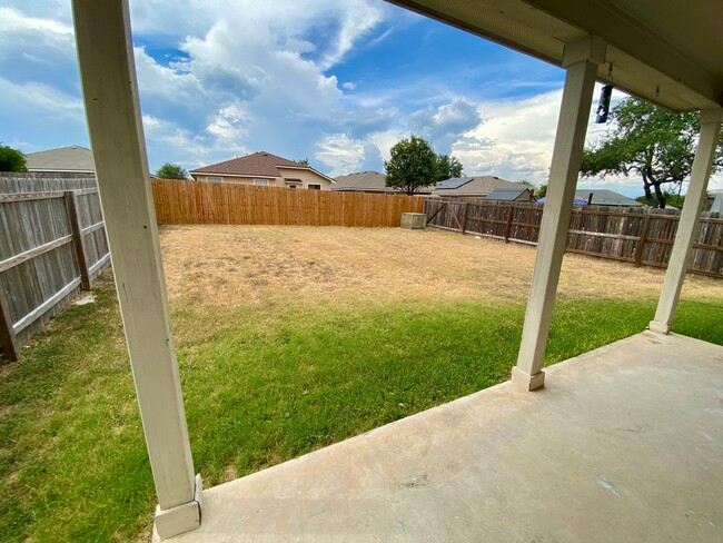 Building Photo - Fabulous 3/2.5 home in Redbird Ranch w/ Me...