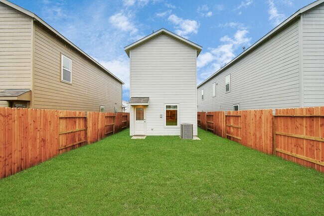 Building Photo - 18710 Gissi Dr