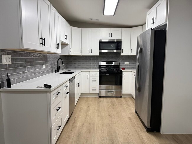 Building Photo - 318 Shabbona Dr