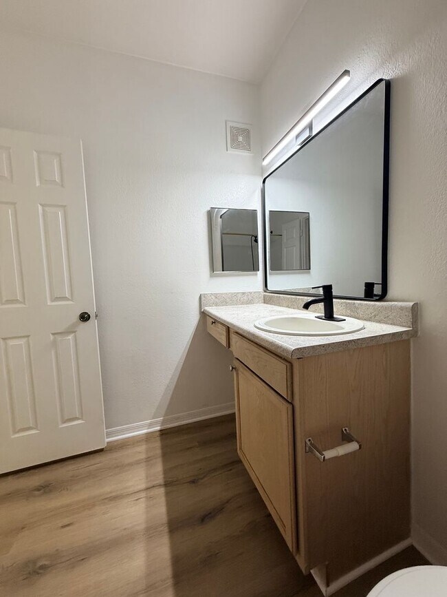 Building Photo - 7800 Point Meadows Dr