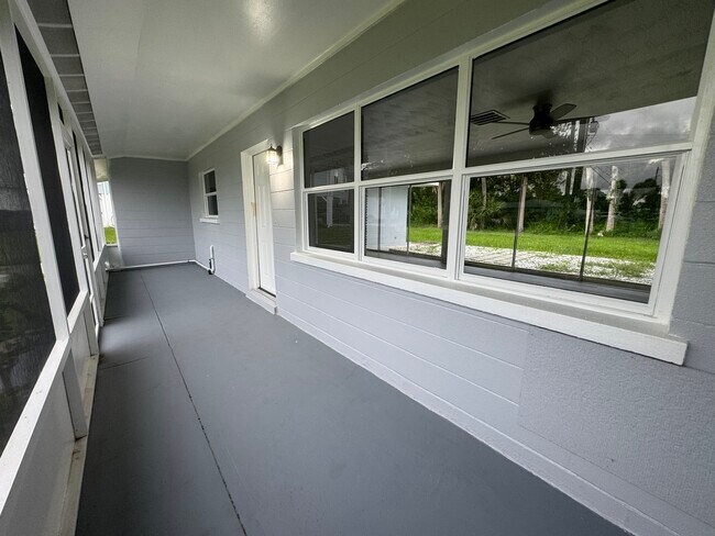 Building Photo - 116 Myakka Dr