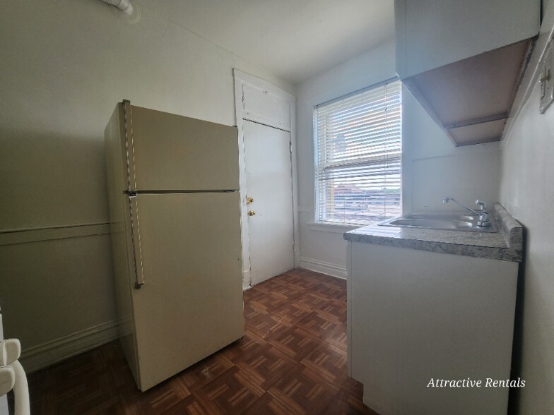 Building Photo - 1158 S Mason Ave