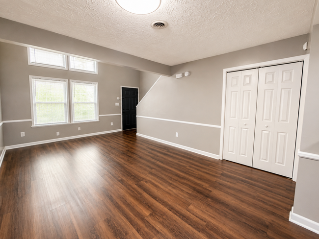 Building Photo - Spacious Townhome for Rent in West Knoxville-1 Bedroom