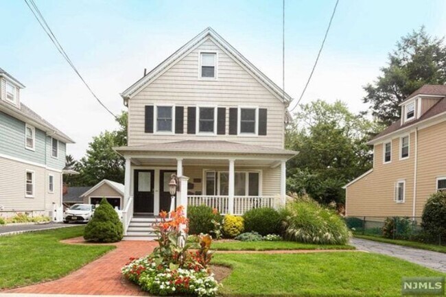 Primary Photo - 242 Maple Ave