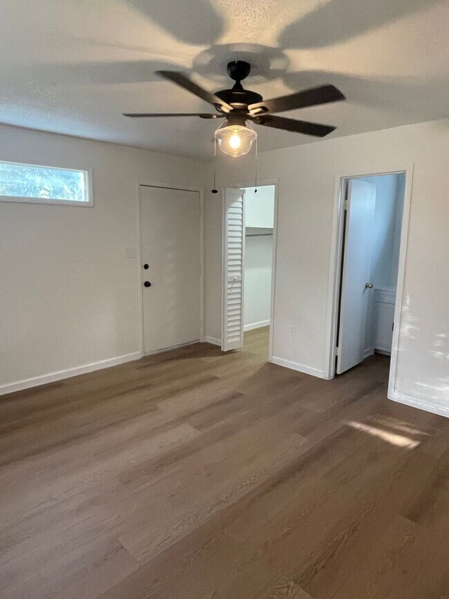 Building Photo - 2 Bed / 2 Bath with office space Home for Rent – Renovated Kitchen & Fenced Backyard