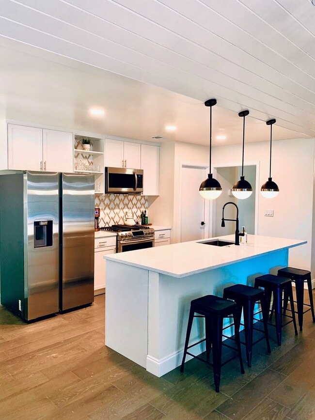 Building Photo - *** Near Domain * Stunning 4 Bedroom House...