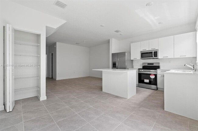 Building Photo - 12154 NW 24th Ct