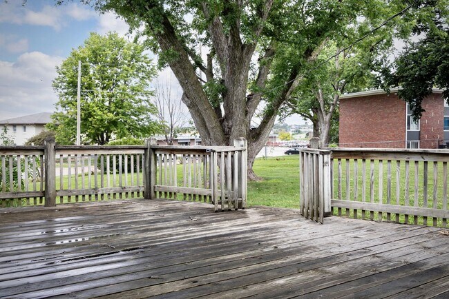 Building Photo - Beautiful 3-Bed, 2-Bath Home in West Omaha!