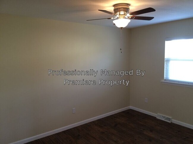 Building Photo - 1695 - 4 Bed 2 Bath Near KU MED