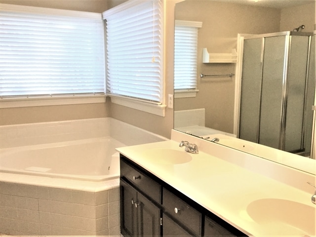 Building Photo - 8401 Forest Shadow Cir